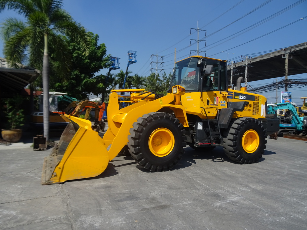 วีพีที แมชชีนเนอรี่ จำกัด รถตัก Komatsu WA320-6